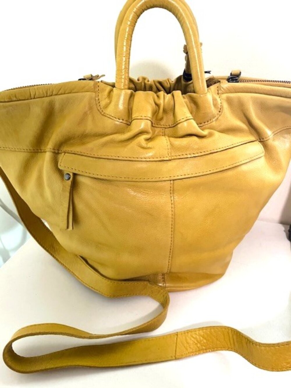 Latico Leather Ramble Crossbody Bag NEW in Mustard - Picture 2 of 5